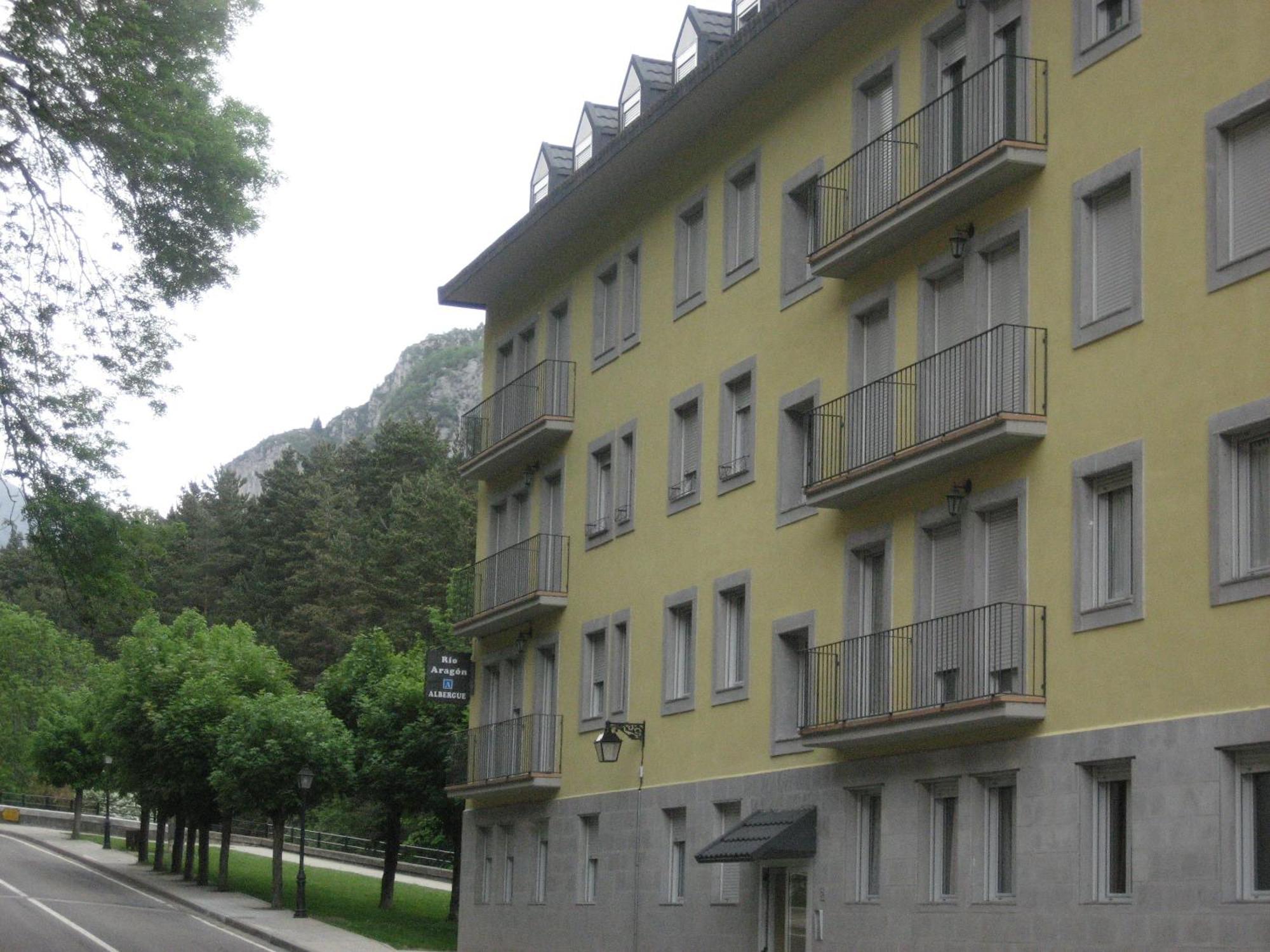 Albergue Turístico Rio Aragon Canfranc Exterior foto